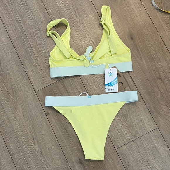 Levitate Bikini NWT Set Light Yellow and Blue Trestles Top and Bottom Size Large - Picture 4 of 7